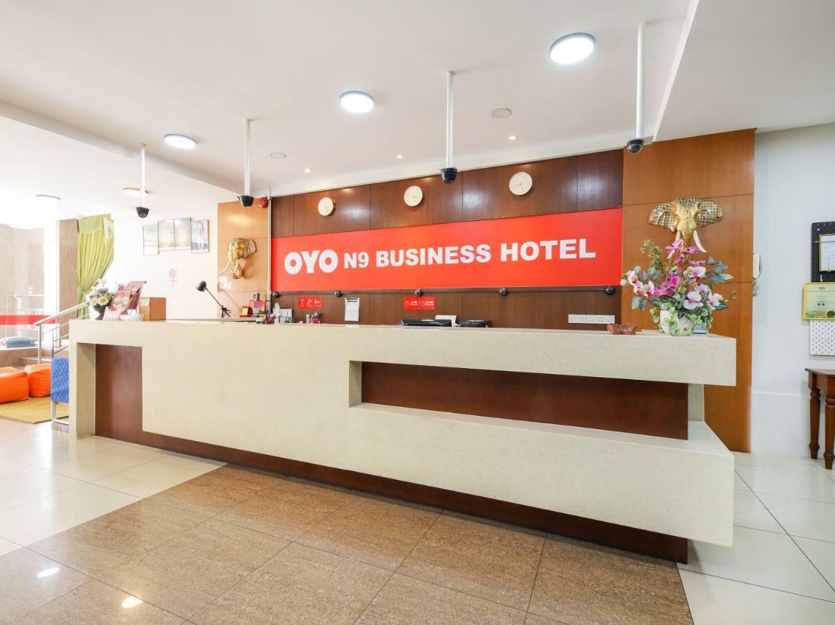 Oyo 43955 N9 Business Hotel Нілай Екстер'єр фото