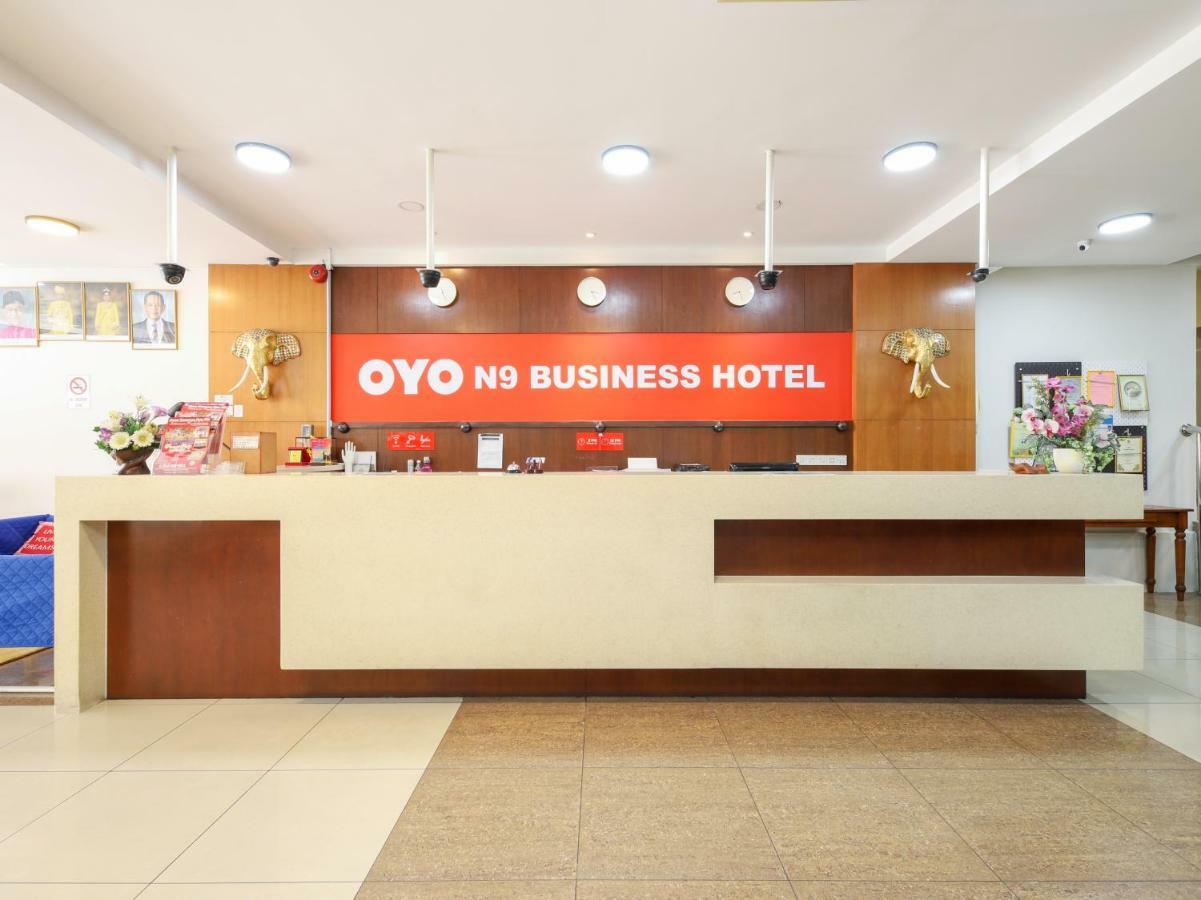 Oyo 43955 N9 Business Hotel Нілай Екстер'єр фото